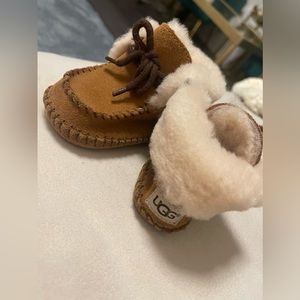 UGGS BOOTS FOR INFANTS UNISEX SIZE 1
